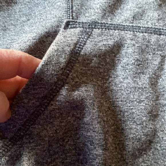 Carhartt size M 8/10 Approx 24 inches long. Nice Condition. - Picture 6 of 9